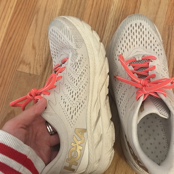 Tan/beige Women’s Clifton 7 Hoka Running Shoes - Picture 6 of 7